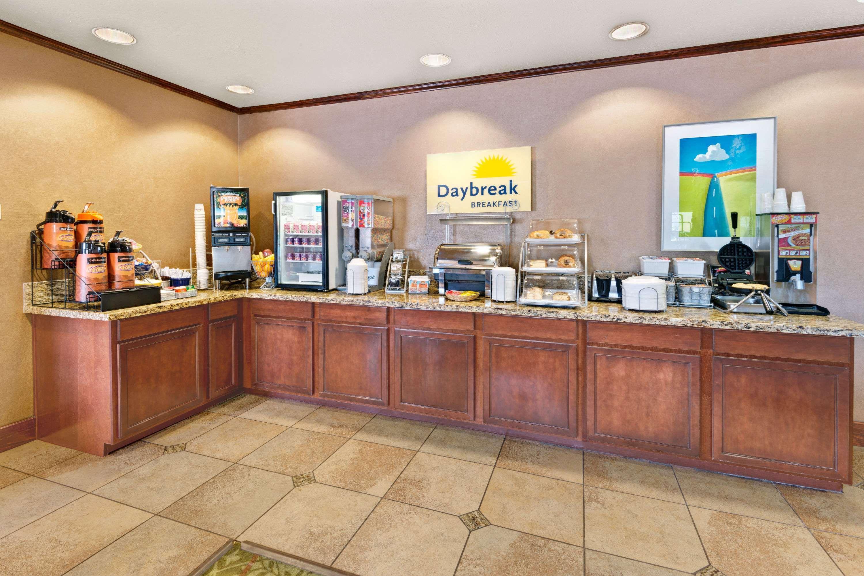 Days Inn By Wyndham Bernalillo Exterior photo