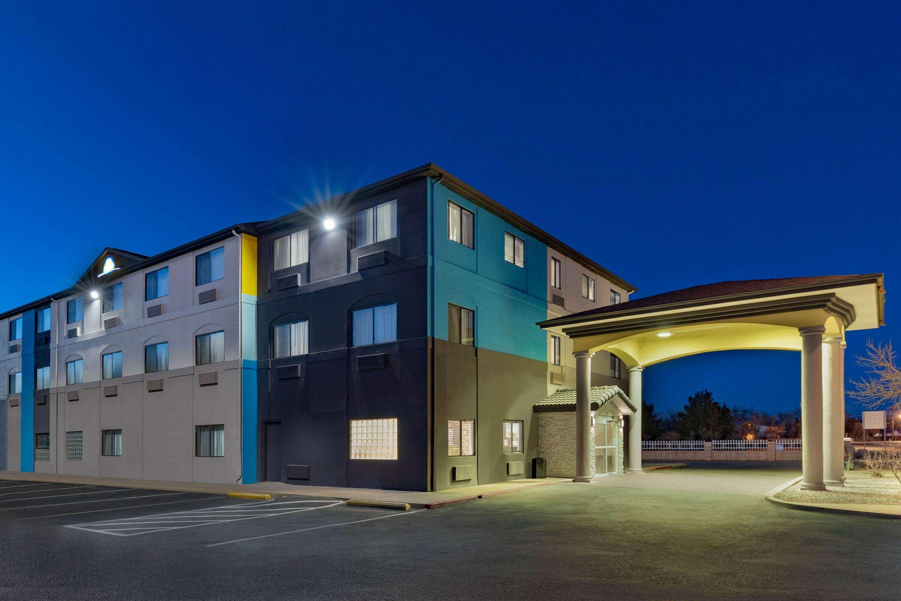 Days Inn By Wyndham Bernalillo Exterior photo